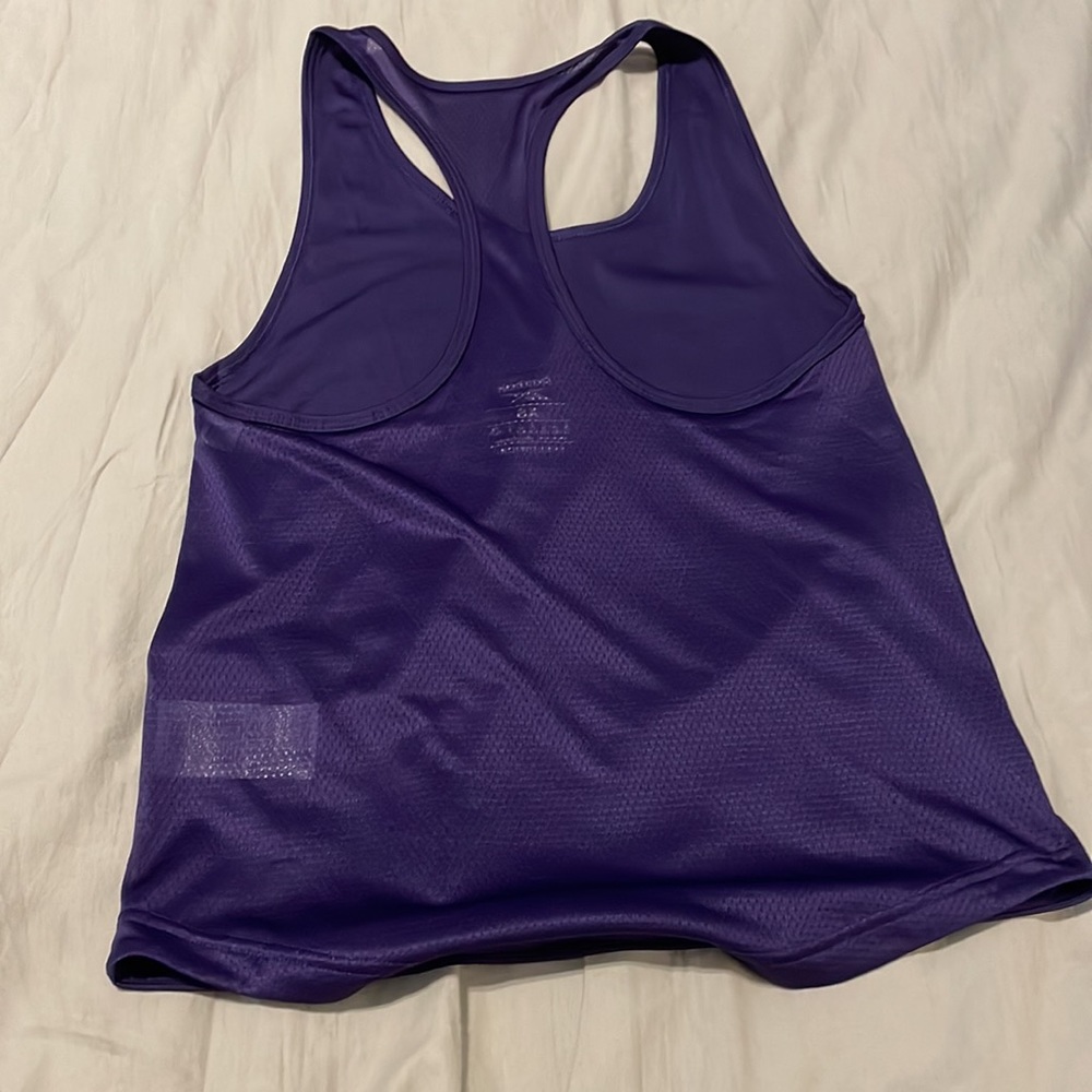 2 Reebok tanks - Picture 2 of 8